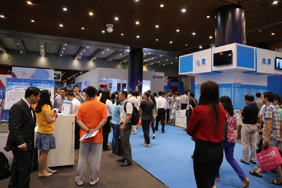 2015第一届科创会现场人潮涌动