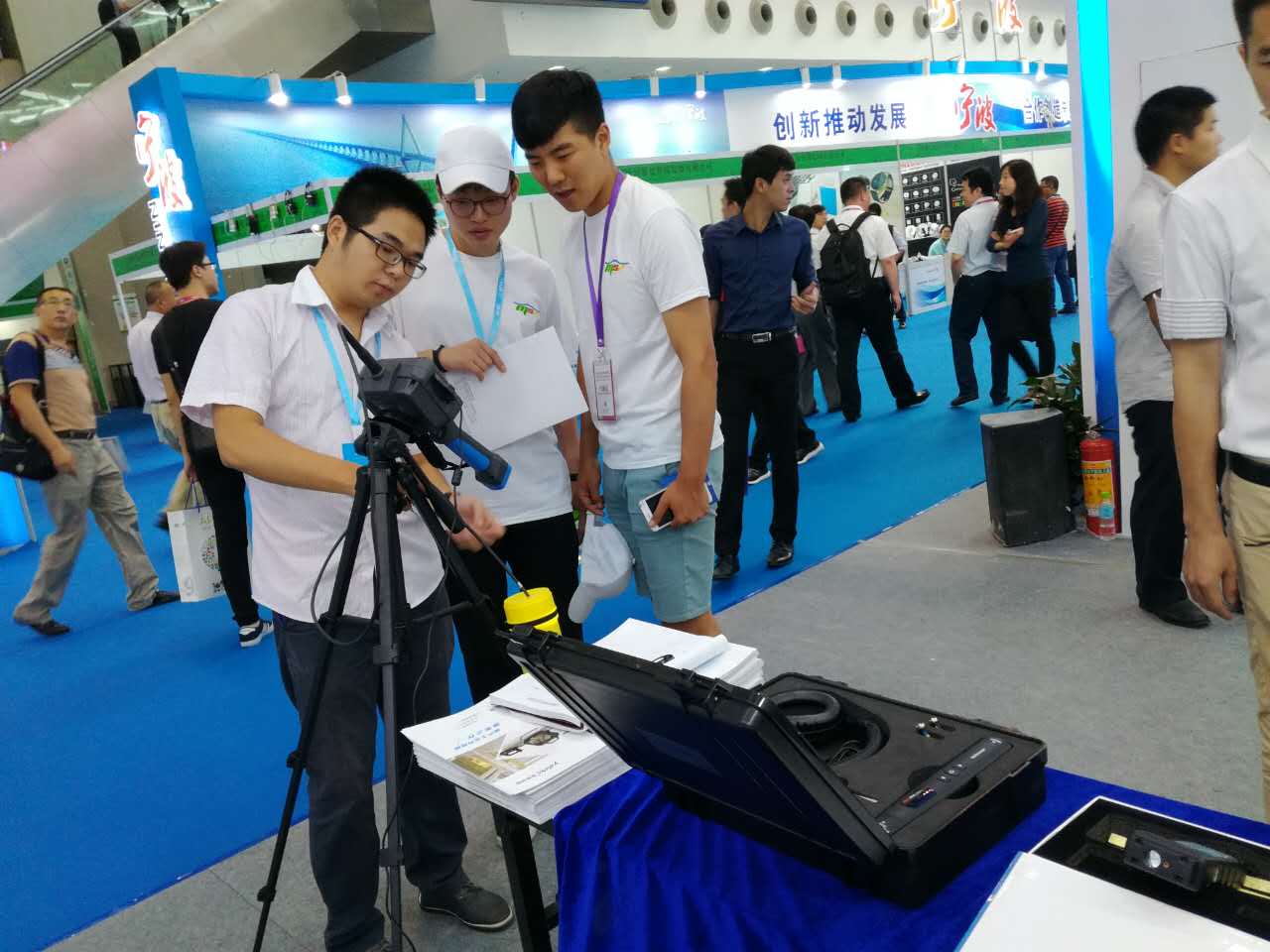 亚泰光电携百万像素工业内窥镜亮机2016第九届APEC技展会