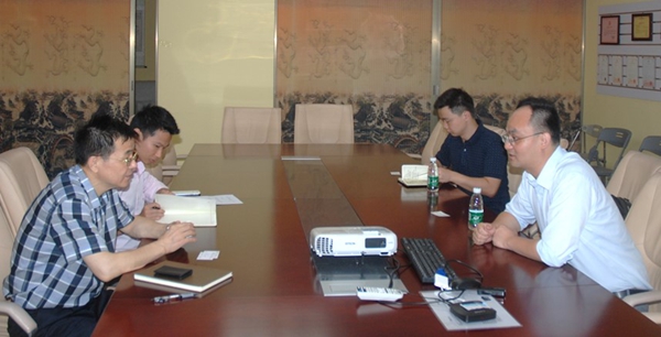 亚泰光电总经理与丁副院士一行进行合作交流