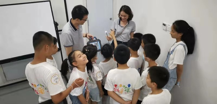 小朋友们走进亚泰,现场参观,感受内窥镜之奥秘